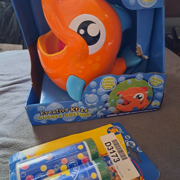 Bubble Blowing Dolphin - Picture 5 of 10